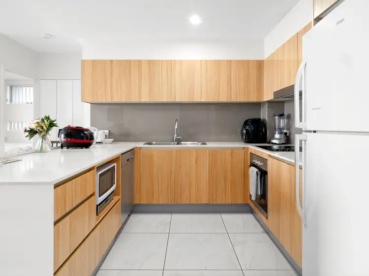 4/908 Logan Road, Holland Park West QLD 4121