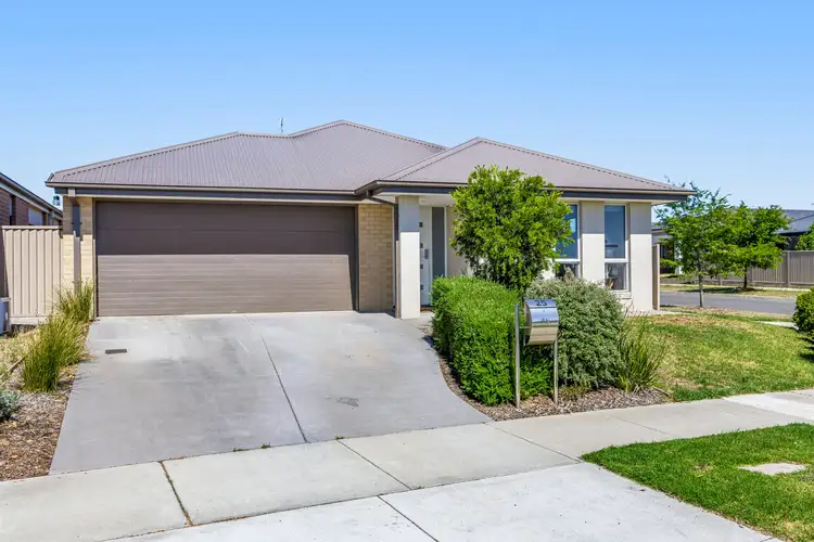 25 Swan Boulevard, Winter Valley VIC 3358