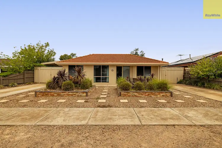 8 Cromwell Close, Melton South VIC 3338
