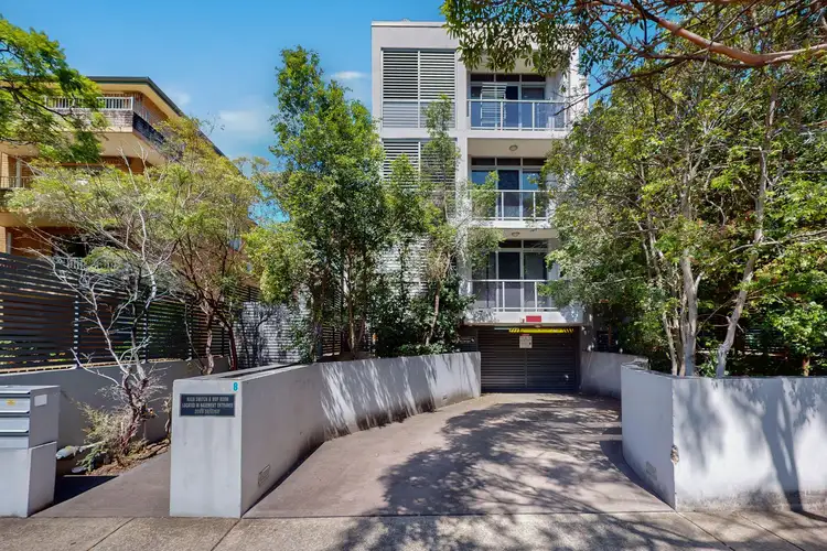 8 Elizabeth Street