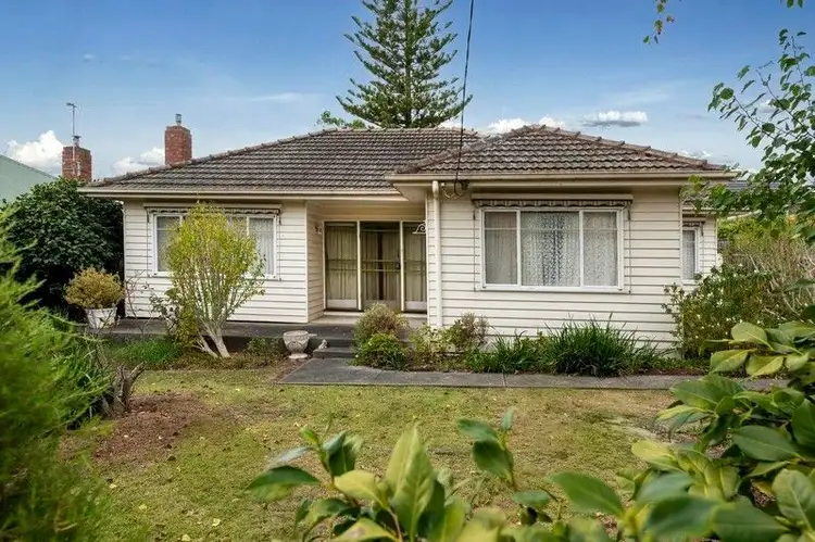 6 Mitta Street