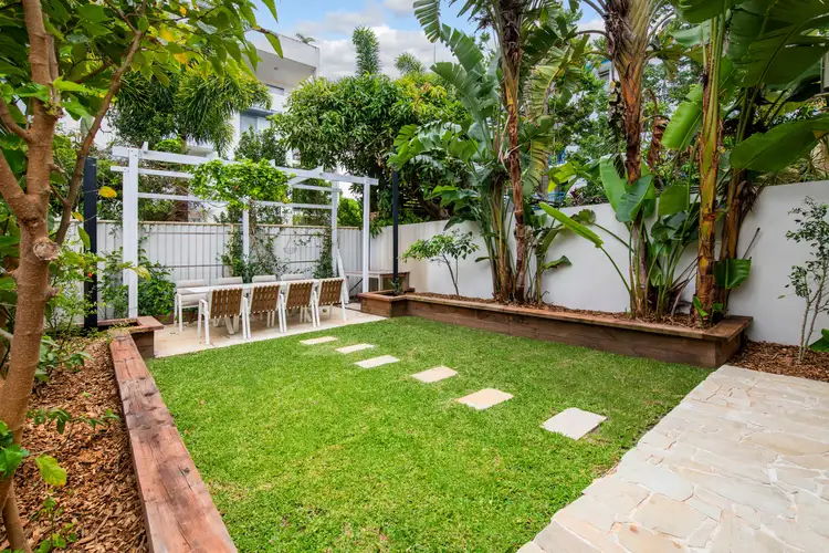 1/48 Mawarra Street, Chevron Island QLD 4217