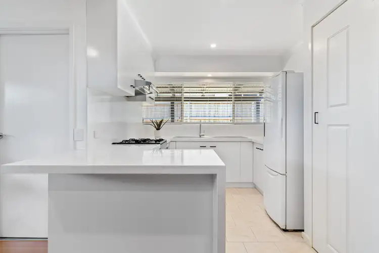 Fifth view of Homely house listing, 8 Glendale Close, Langwarrin VIC 3910