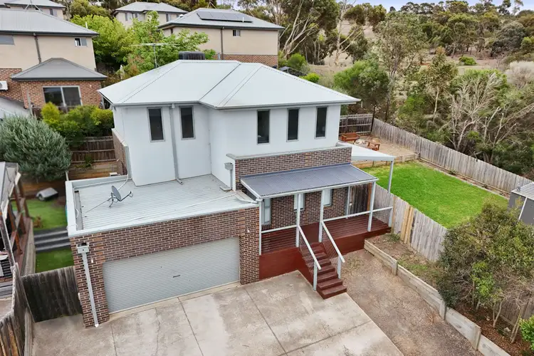 2/21 Fredrick Street, Darley VIC 3340