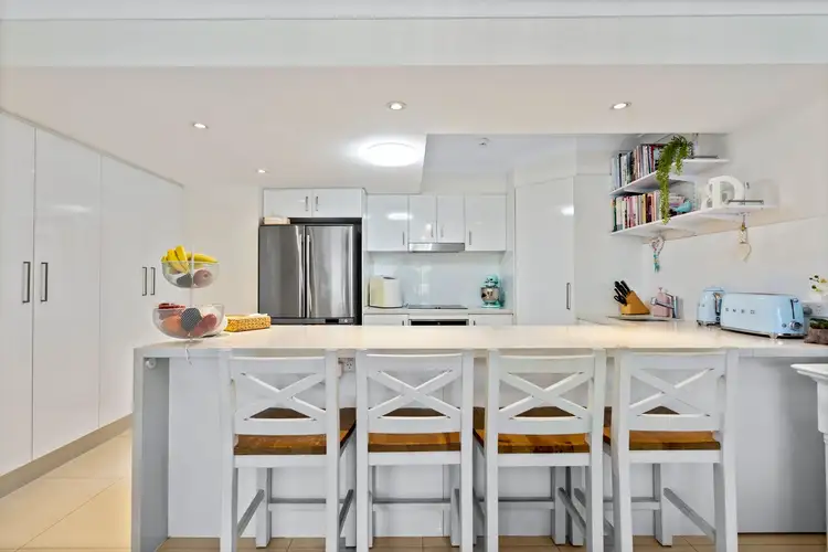 2/56 Hooker Boulevard, Mermaid Waters QLD 4218
