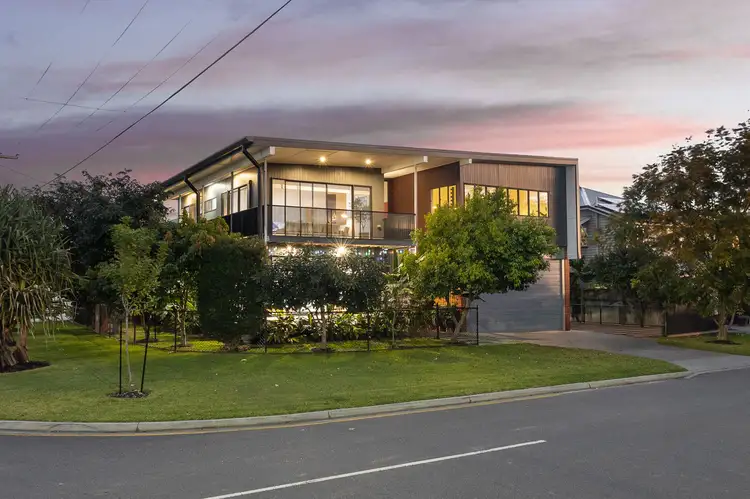 4 Golden Square, Hendra QLD 4011