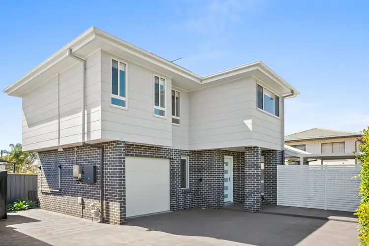 2/7 Strata Avenue, Barrack Heights NSW 2528