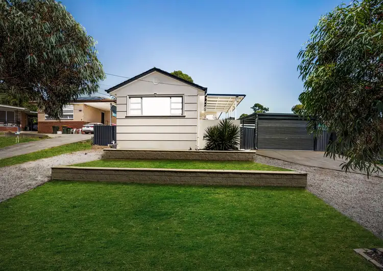 12 Hinton Avenue, Para Hills SA 5096