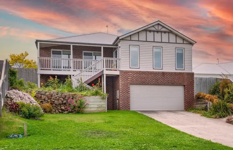 11 Henry Avenue, Mount Clear VIC 3350