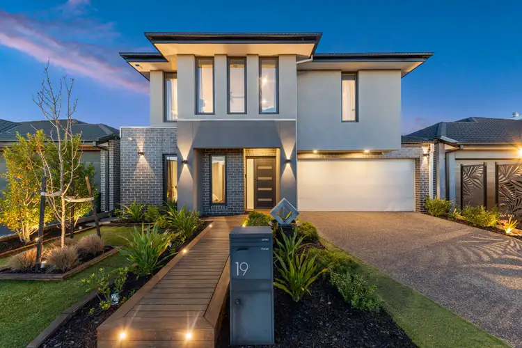 19 Dolomite Boulevard, Clyde North VIC 3978