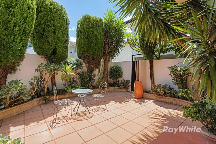 4/10 Kokaribb Road, Carnegie VIC 3163