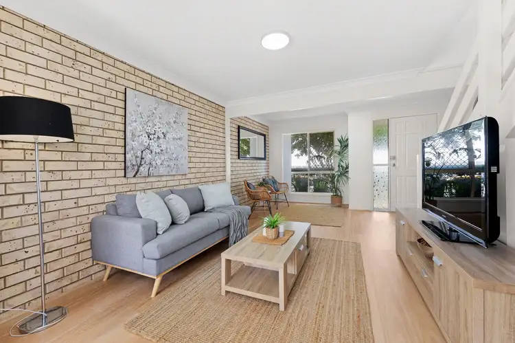 76 Condamine Street