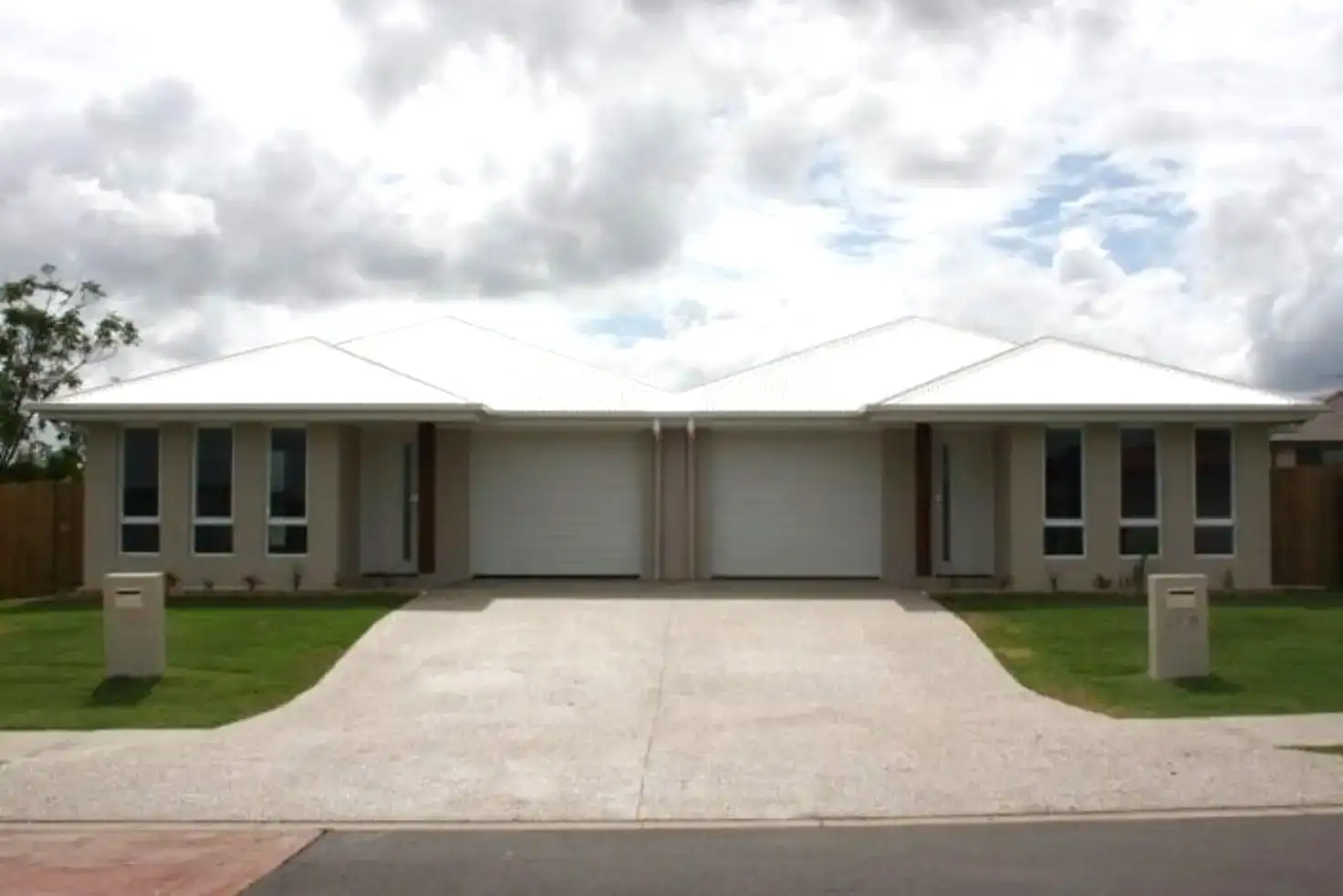 Main view of Homely house listing, 2/18 Banksia Drive, Raceview QLD 4305