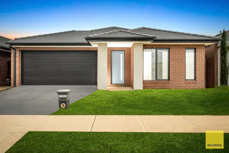 24 Lynwood Drive, Thornhill Park VIC 3335
