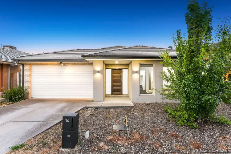 16 McNaughton Crescent, Berwick VIC 3806