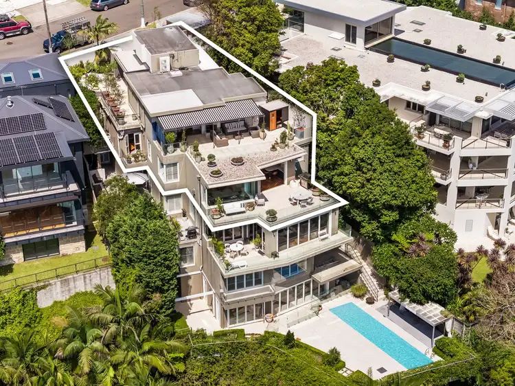 15 Benelong Crescent