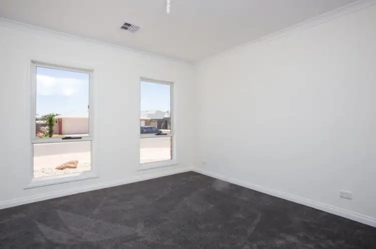 Fifth view of Homely house listing, 14 Anne Cox Drive, Red Cliffs VIC 3496