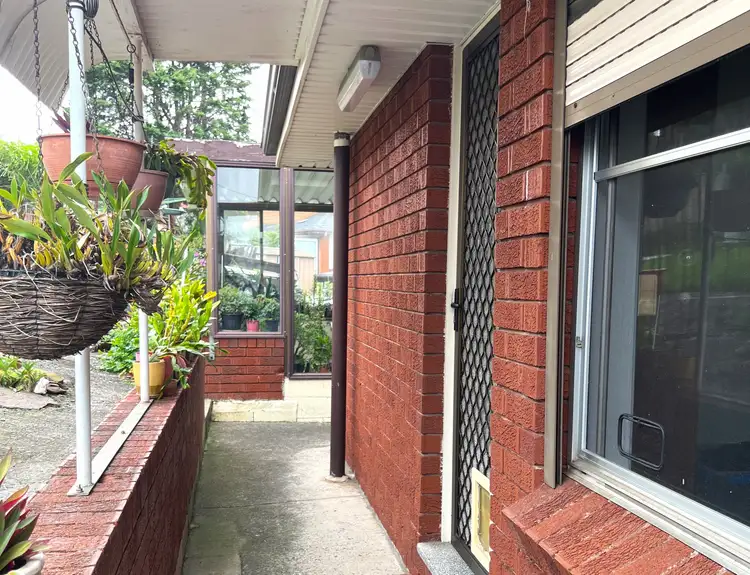 42 Robertson Street