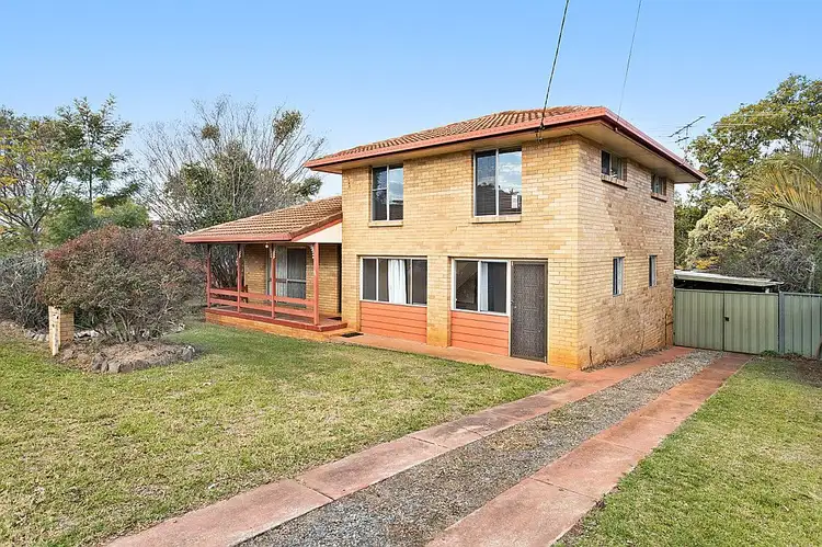 34 Mott Crescent