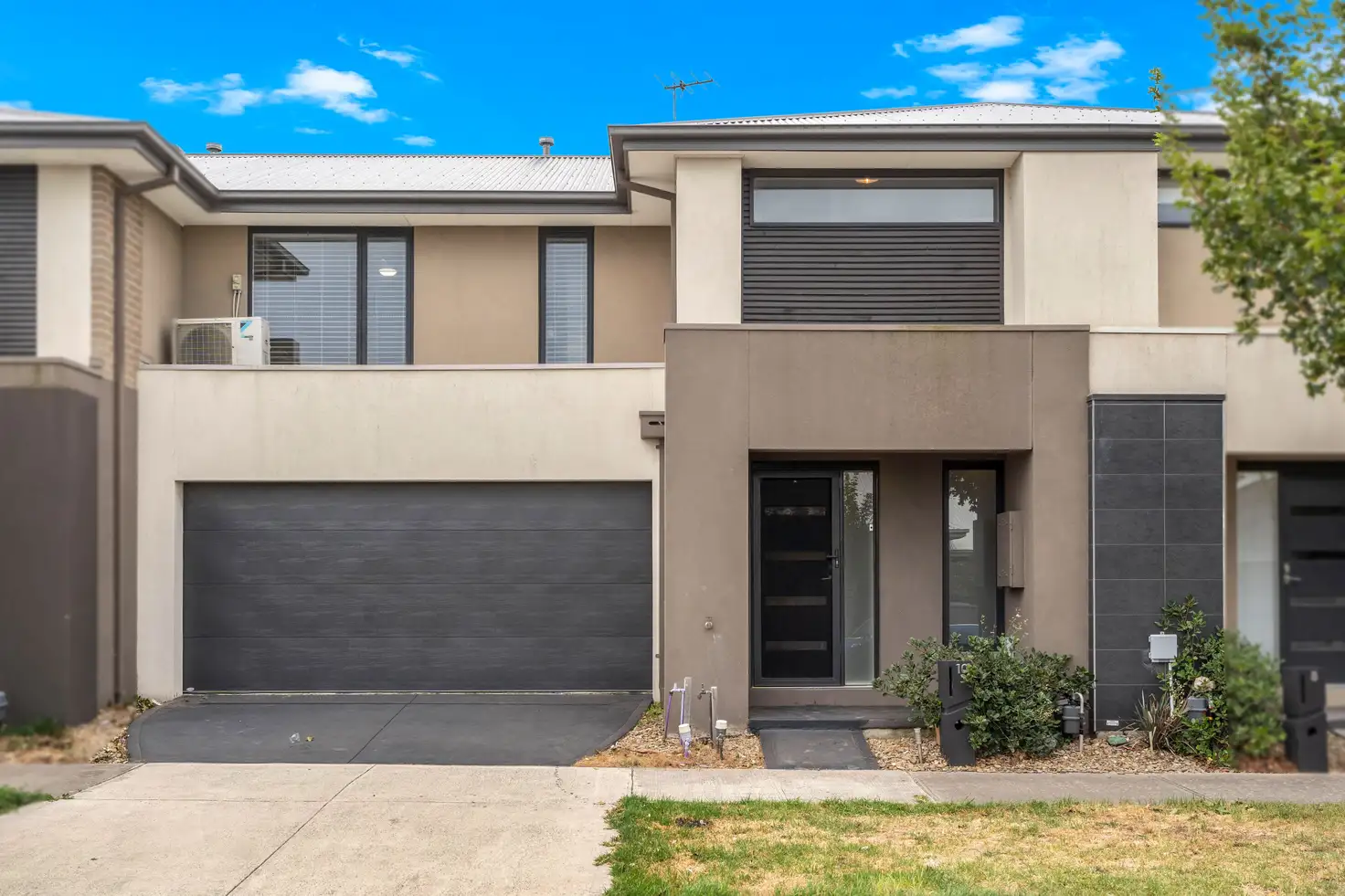 Main view of Homely townhouse listing, 10 Delta Drive, Craigieburn VIC 3064