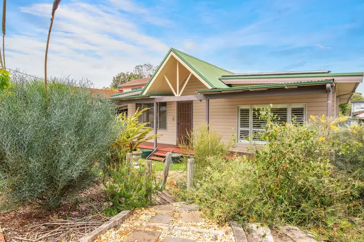 30 Albatross Road, Berkeley Vale NSW 2261