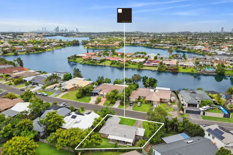 4 Southlake Drive, Varsity Lakes QLD 4227