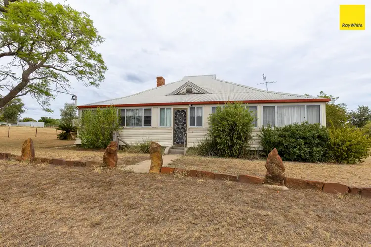 7 Railway Parade, Gravesend NSW 2401