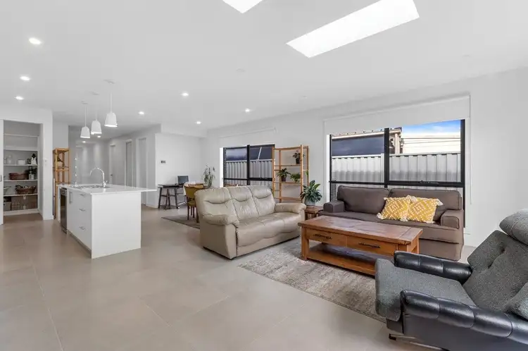 Second view of Homely house listing, 25 Kenna Drive, Lalor VIC 3075