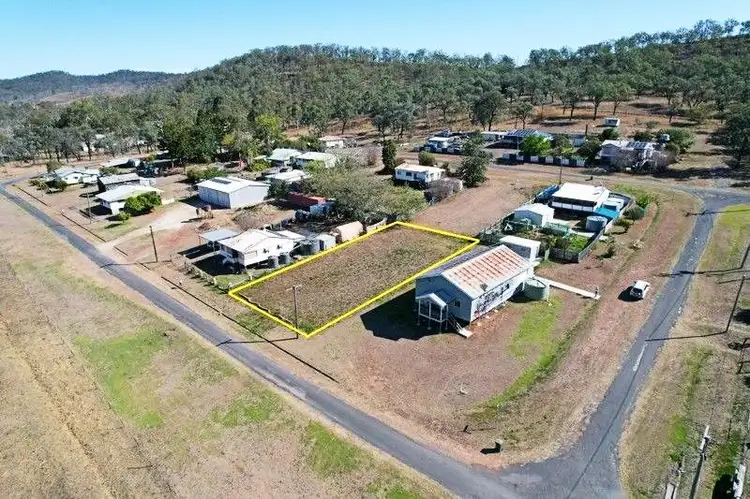 24 Forest Street, Kalpowar QLD 4630
