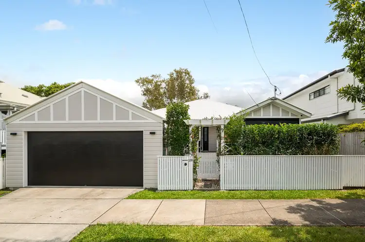 28 Oak Street, Hawthorne QLD 4171