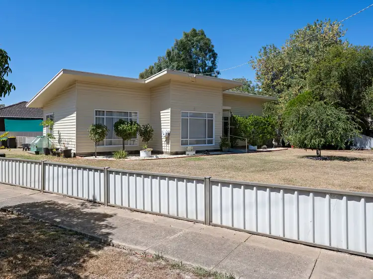 2 Jean Crescent, Benalla VIC 3672