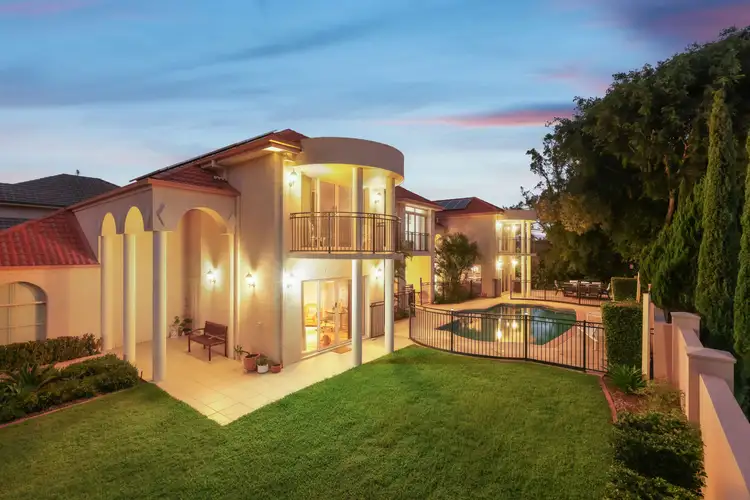 33 Bollard Circuit, Clear Island Waters QLD 4226