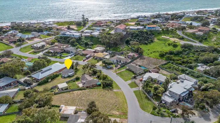 8 Murray Crescent, Halls Head WA 6210