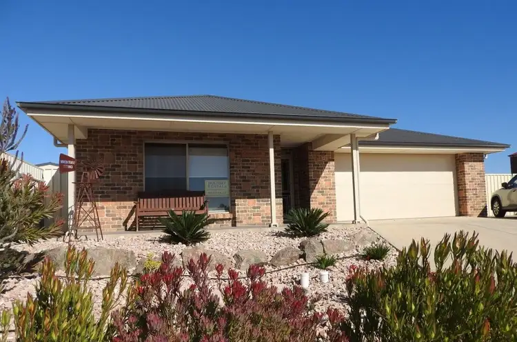 12 Polglase Street