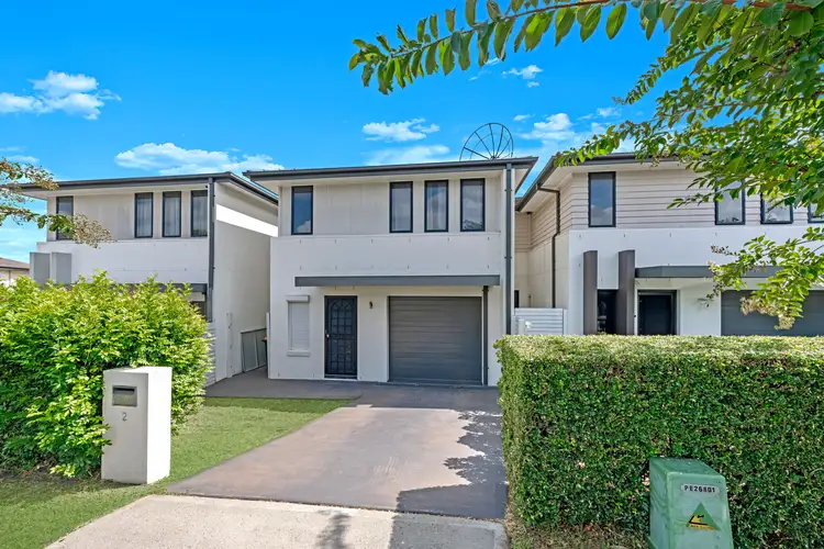 2 Esme Lane Parade