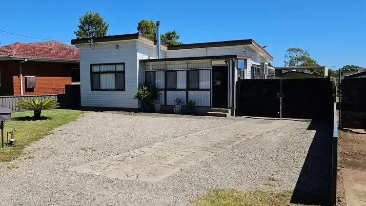18 Parkland Avenue, Macquarie Fields NSW 2564