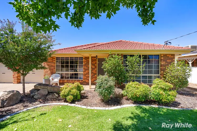 39 Grevillea Crescent, Lake Albert NSW 2650
