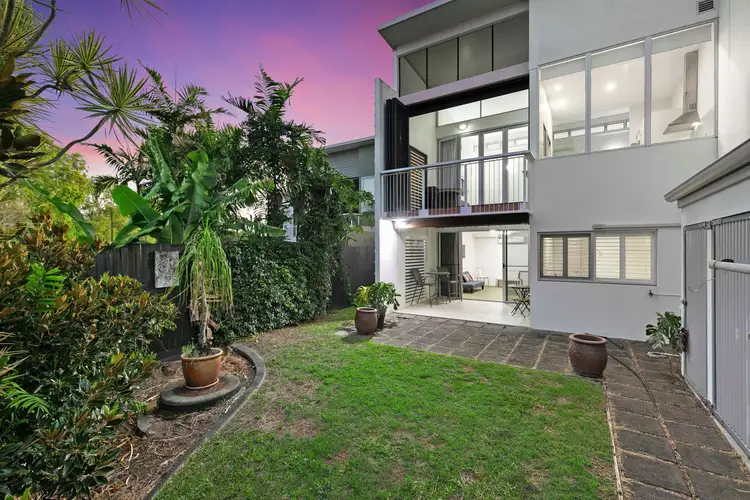 60/230 Pulgul Street, Urangan QLD 4655