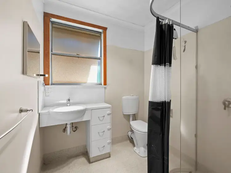 Sixth view of Homely house listing, 6 Graeme Court, Benalla VIC 3672