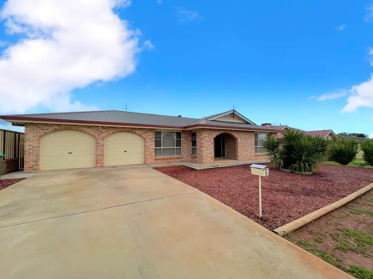 8 Cedar Crescent, Parkes NSW 2870