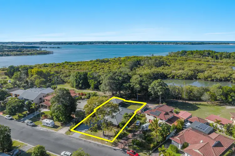 12 The Peninsula, Yamba NSW 2464