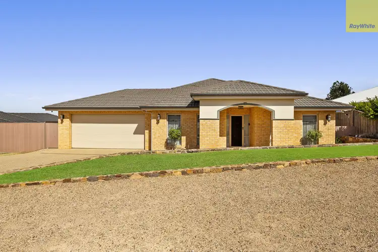 17 Currington Crescent, Darley VIC 3340