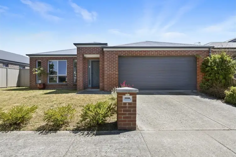 3 Deakes Court