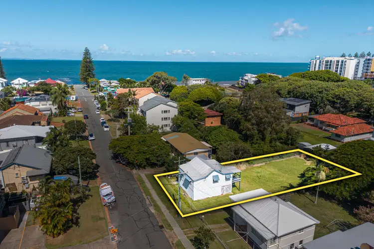 11 Shields Street, Redcliffe QLD 4020