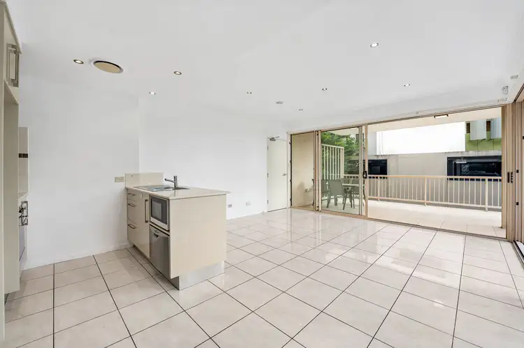 Fifth view of Homely apartment listing, 2/76 Durham Street, St Lucia QLD 4067