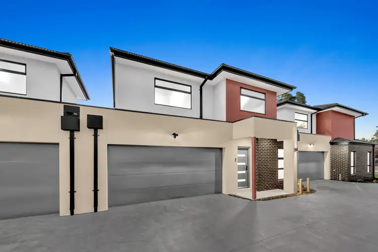 2/11 Ambleside Crescent, Berwick VIC 3806