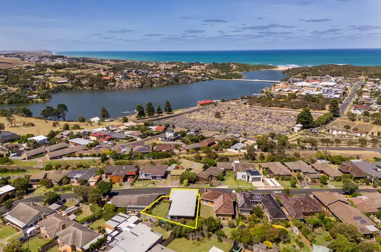19 Maxwell Grove, Warrnambool VIC 3280