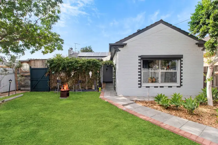 552 Victoria Road