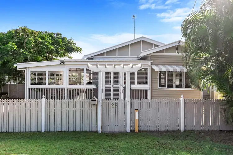 28 Kent Street, Urangan QLD 4655
