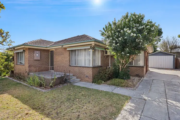 27 Lancaster Road, Mooroolbark VIC 3138